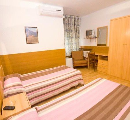 הואסקה Hostal Lizana מראה חיצוני תמונה
