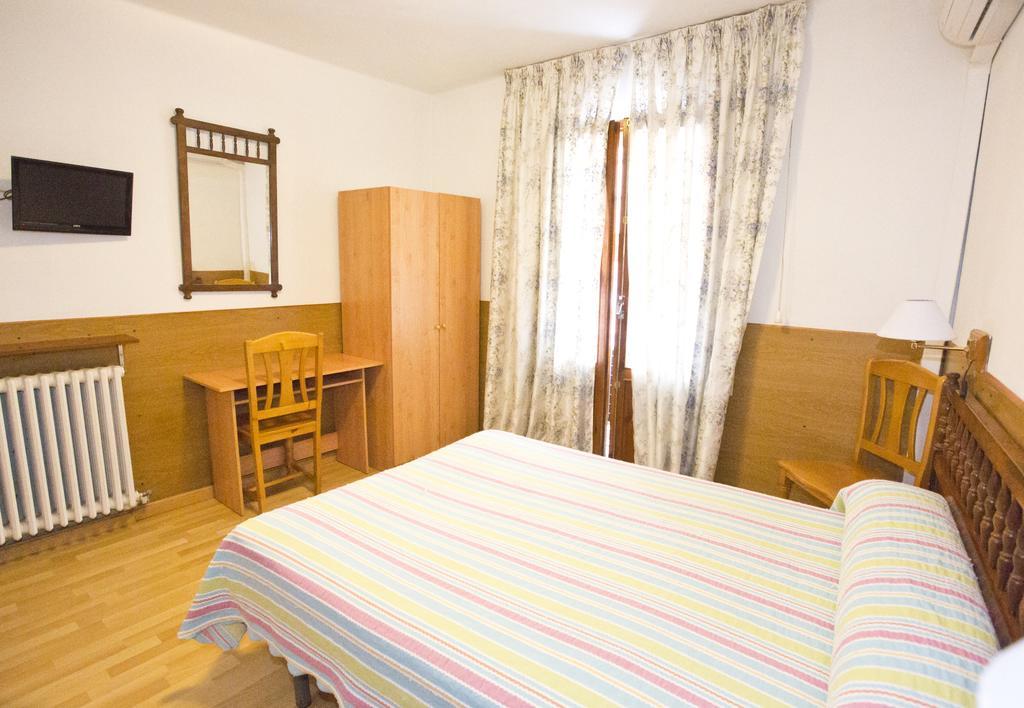 הואסקה Hostal Lizana מראה חיצוני תמונה