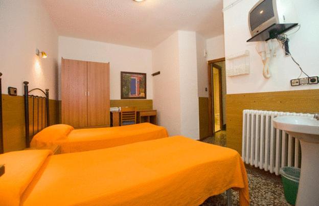 הואסקה Hostal Lizana מראה חיצוני תמונה